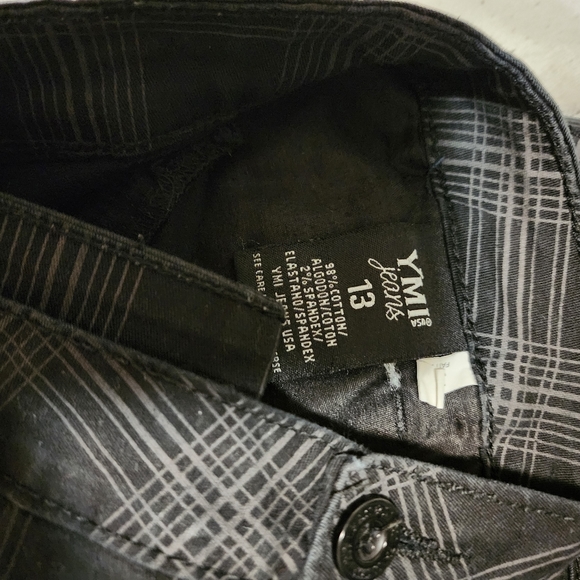 YMI SHORTS - Picture 4 of 4